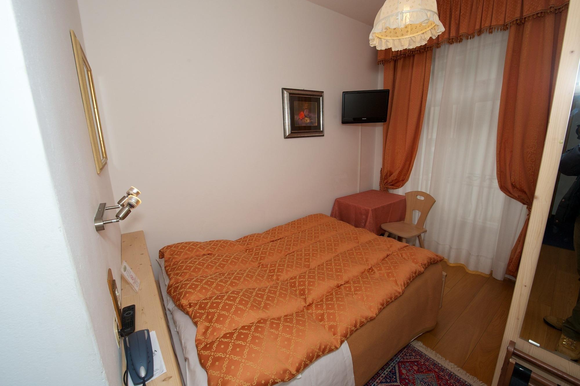 Hotel Montana Cortina d'Ampezzo Luaran gambar