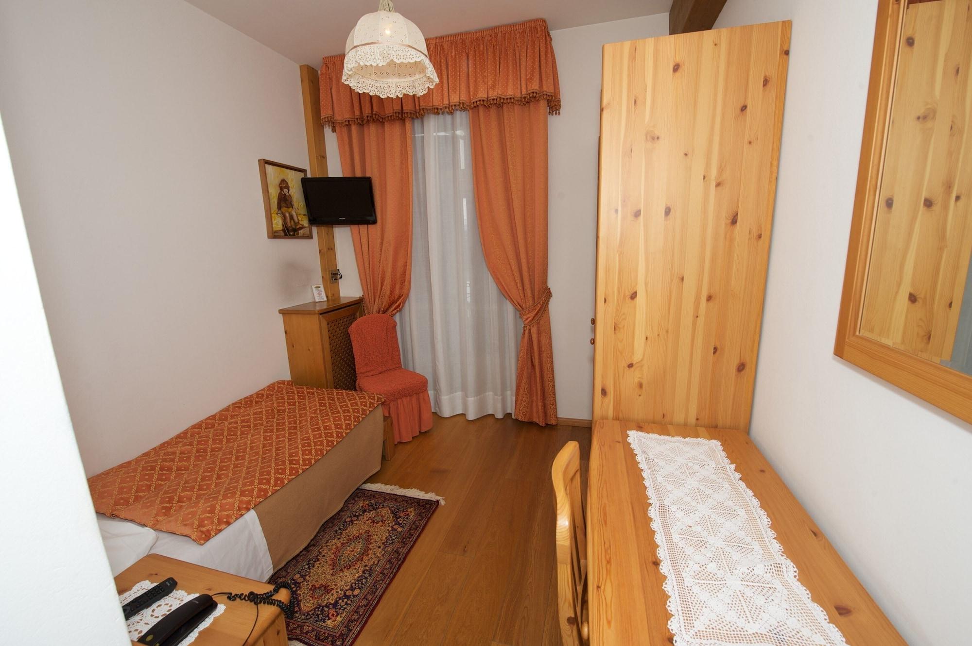 Hotel Montana Cortina d'Ampezzo Luaran gambar