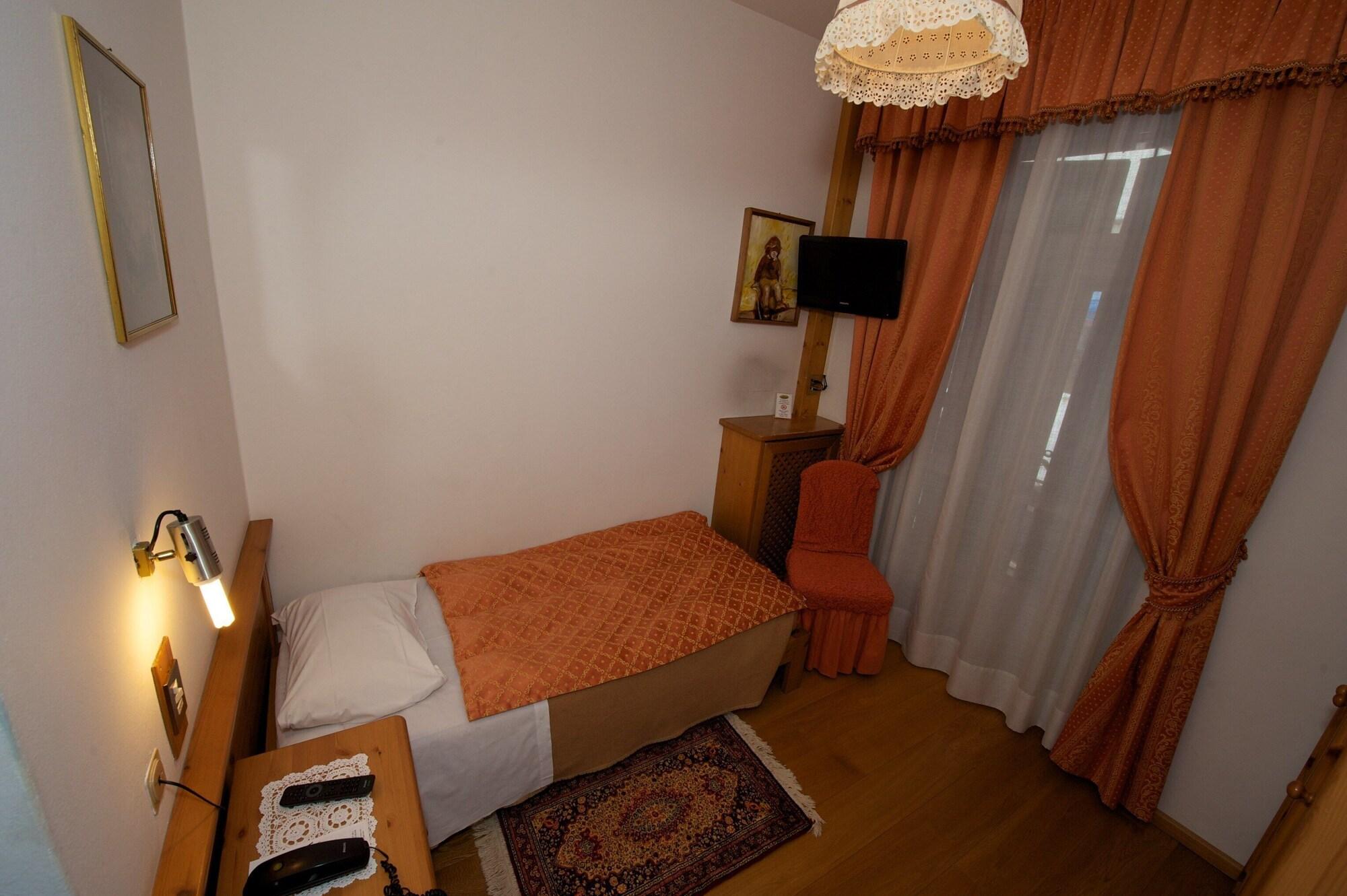 Hotel Montana Cortina d'Ampezzo Luaran gambar