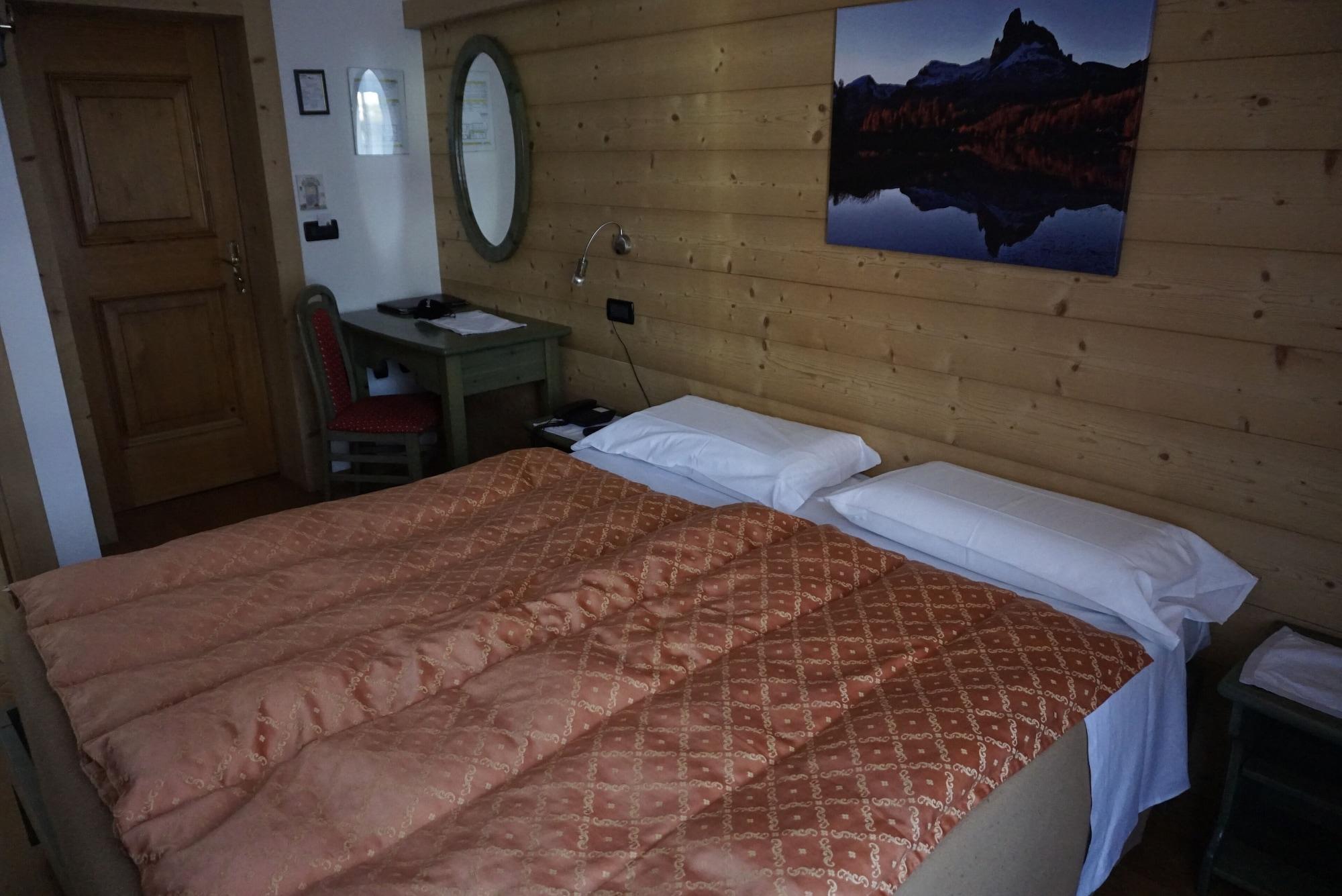 Hotel Montana Cortina d'Ampezzo Luaran gambar