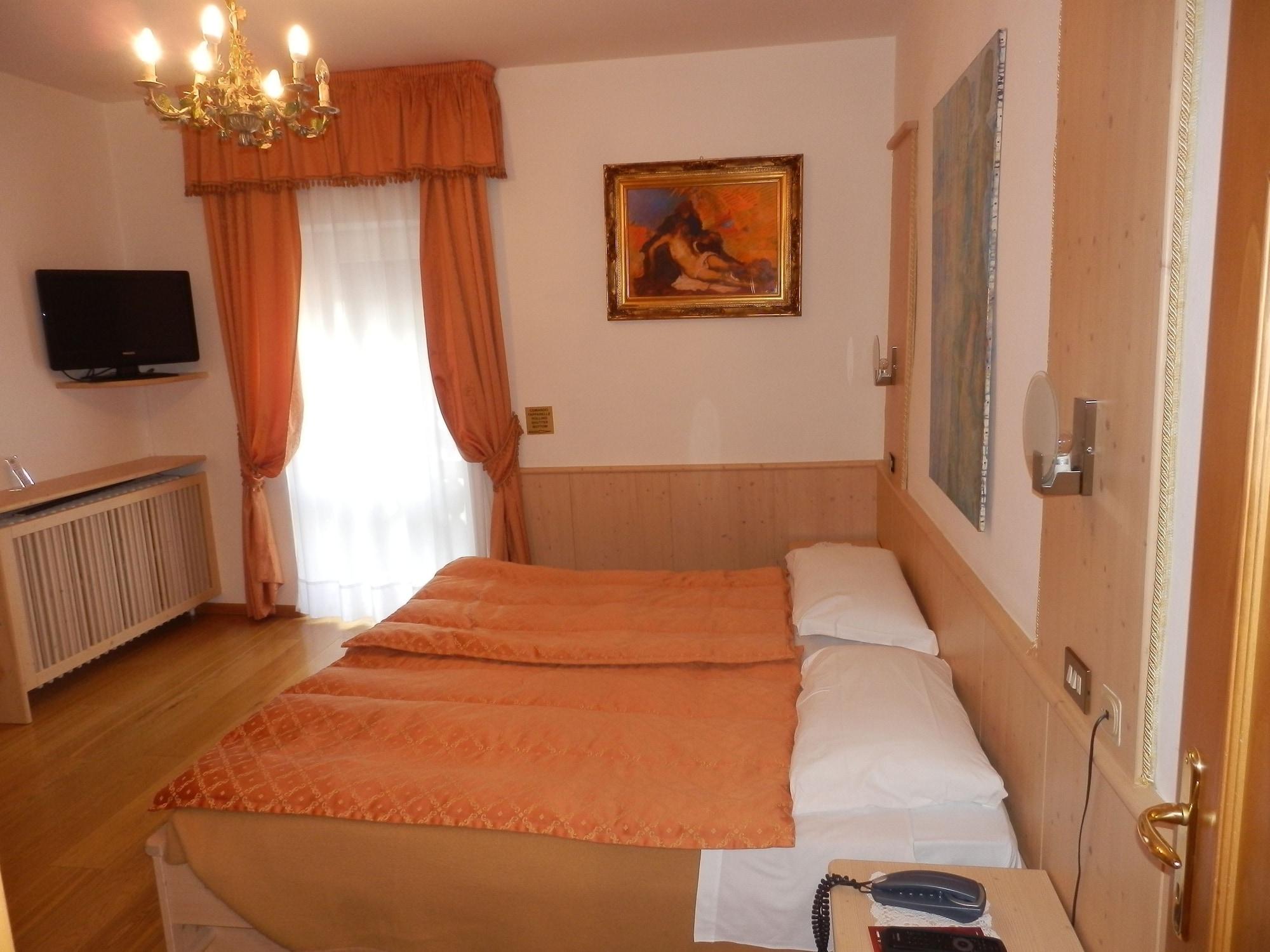Hotel Montana Cortina d'Ampezzo Luaran gambar