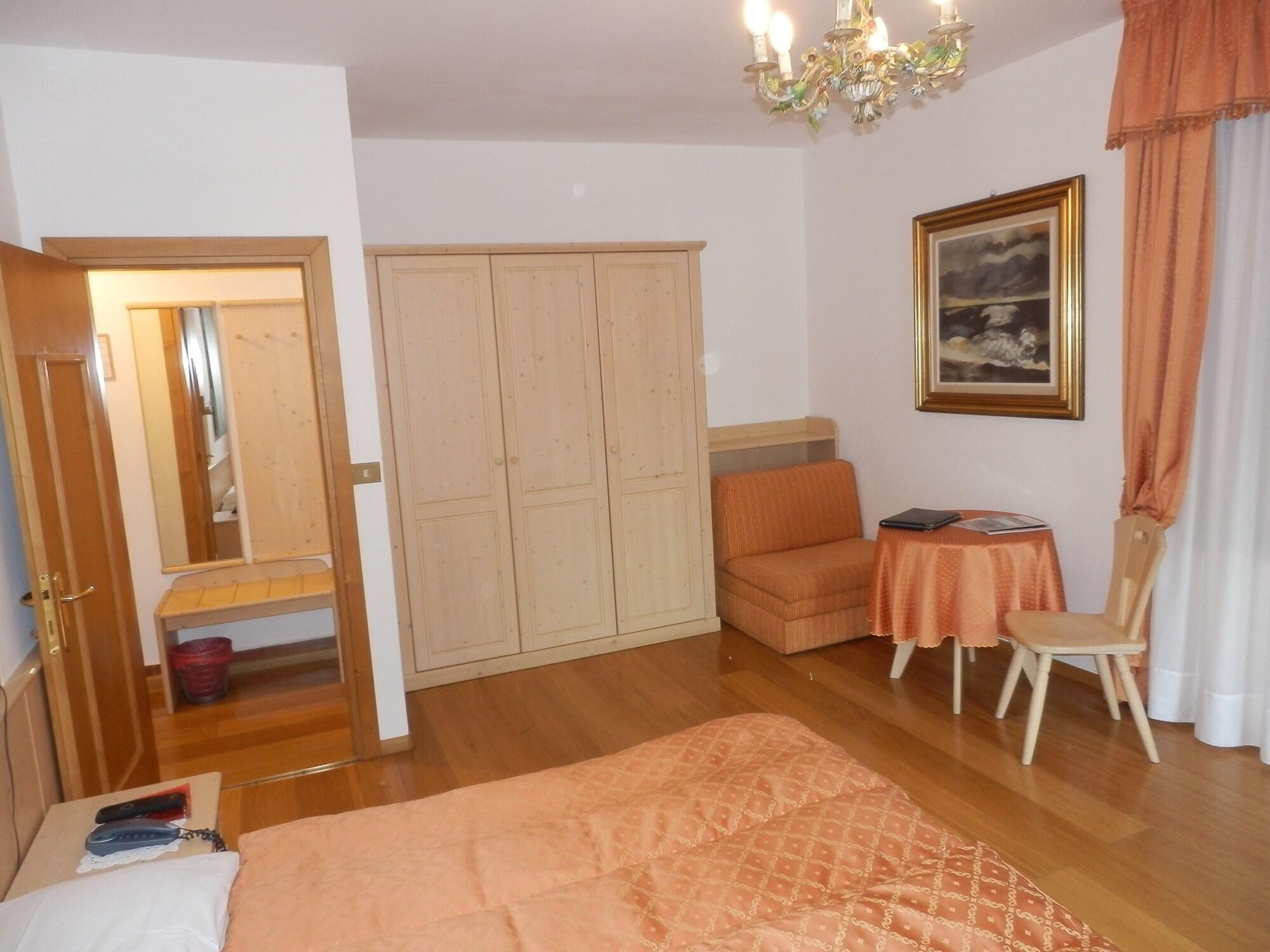 Hotel Montana Cortina d'Ampezzo Luaran gambar