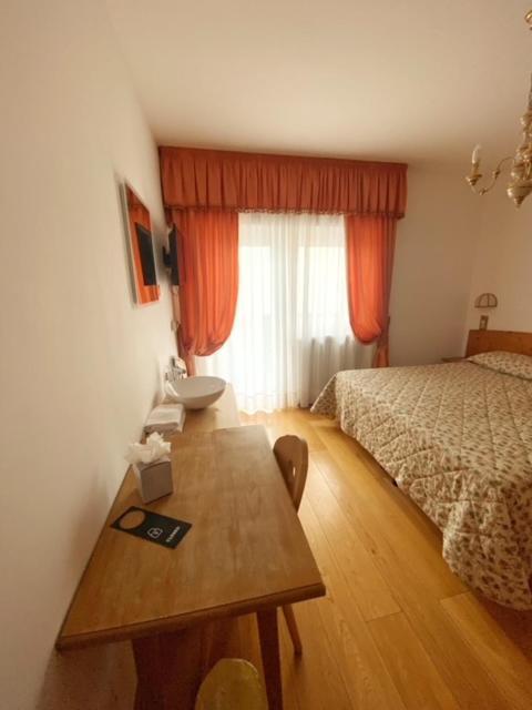 Hotel Montana Cortina d'Ampezzo Luaran gambar