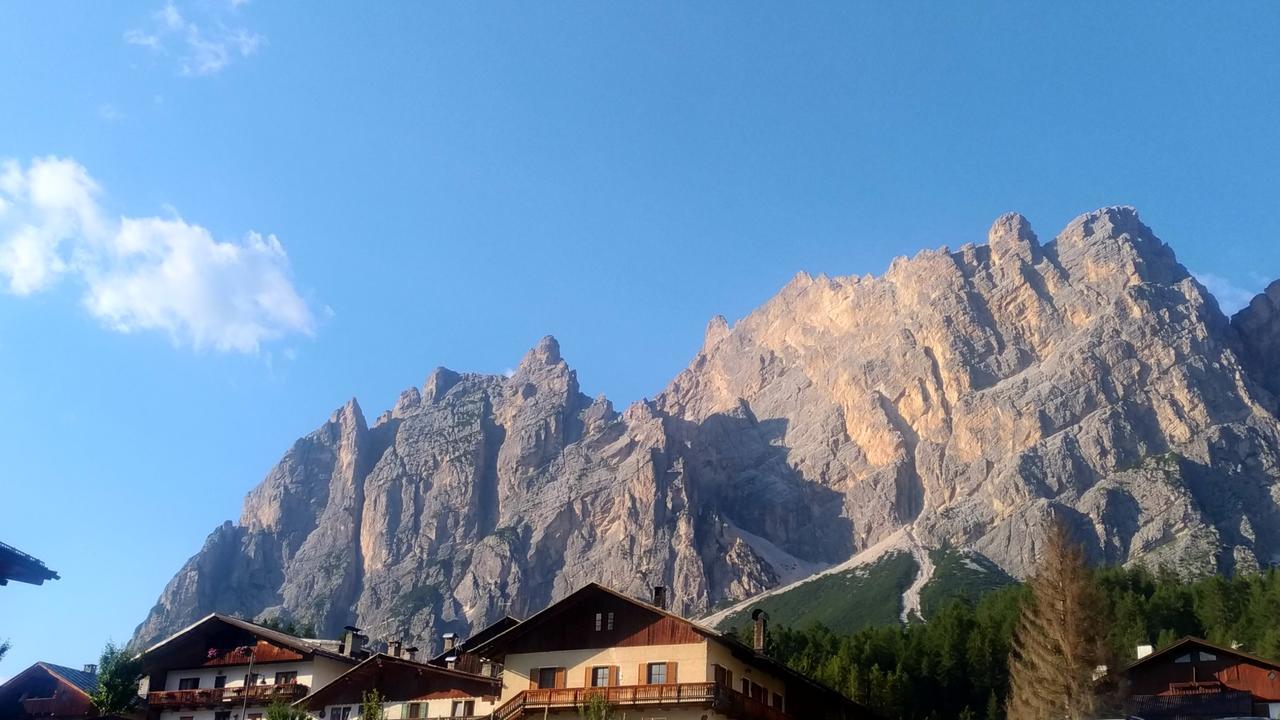 Hotel Montana Cortina d'Ampezzo Luaran gambar